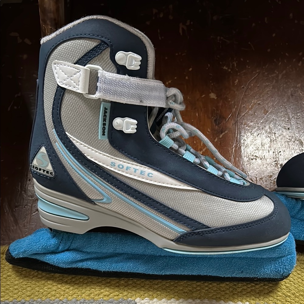 JACKSON Blue and White Softec Ice Skates